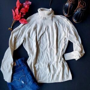 Vintage Woolrich Cream Turtleneck